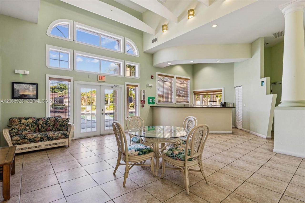 4863 Via Palm Lks, Unit 807, West Palm Beach, FL 33417 Photo