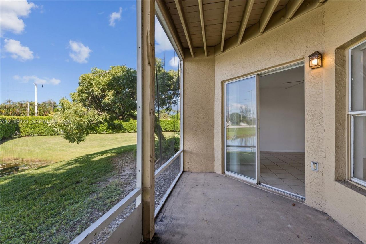 4863 Via Palm Lks, Unit 807, West Palm Beach, FL 33417 Photo