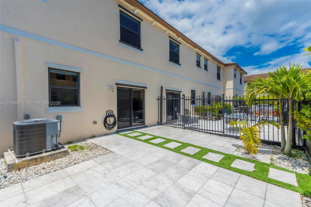 4664 Banker Ter , Davie, FL 33314 Photo