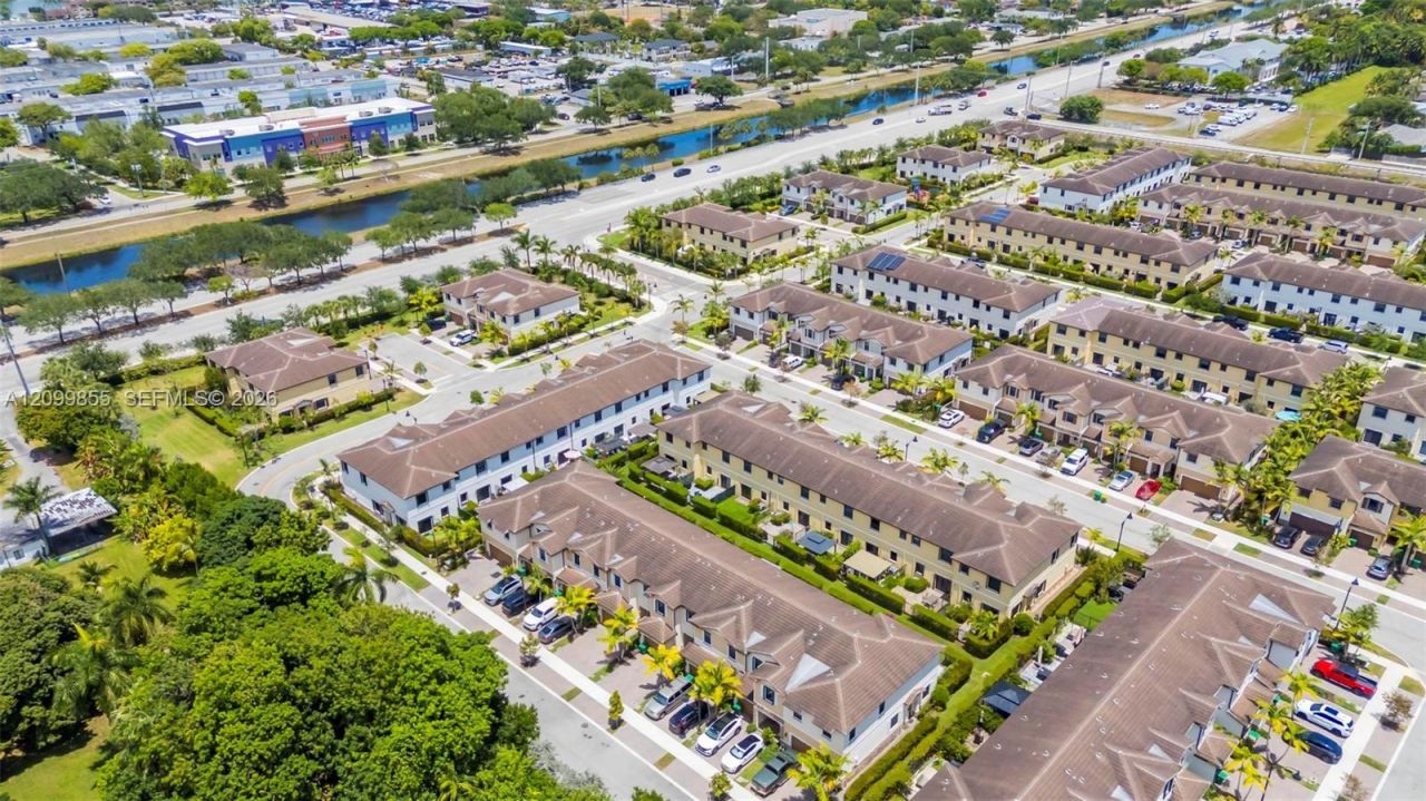 4664 Banker Ter , Davie, FL 33314 Photo