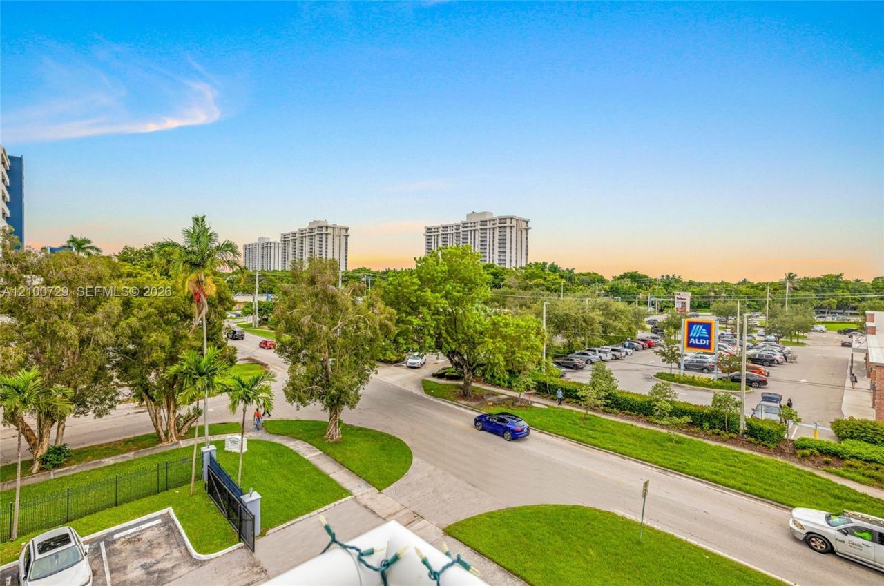 1251 NE 108th St , Unit 501, Miami, FL 33161 Photo