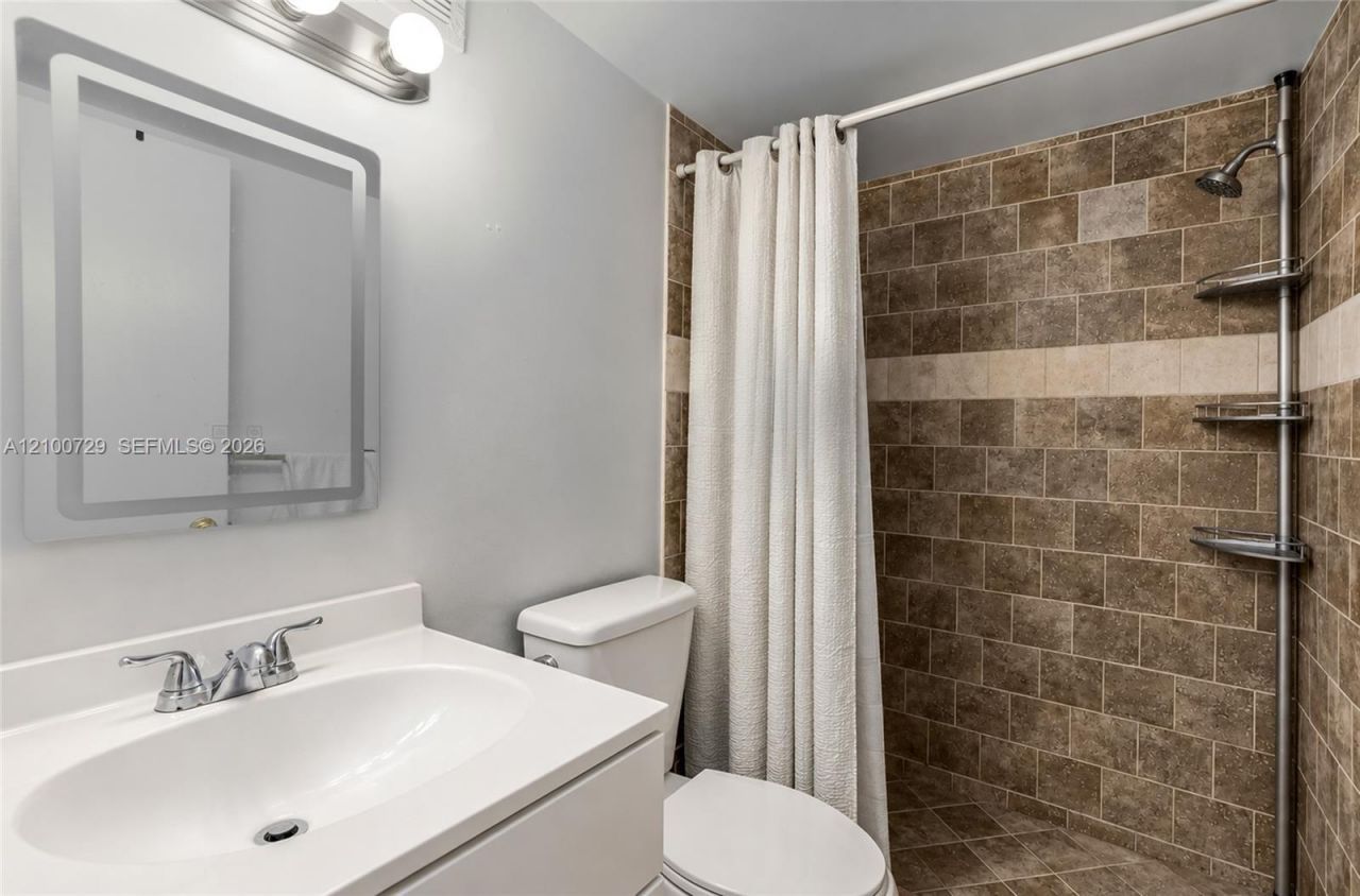 1251 NE 108th St , Unit 501, Miami, FL 33161 Photo