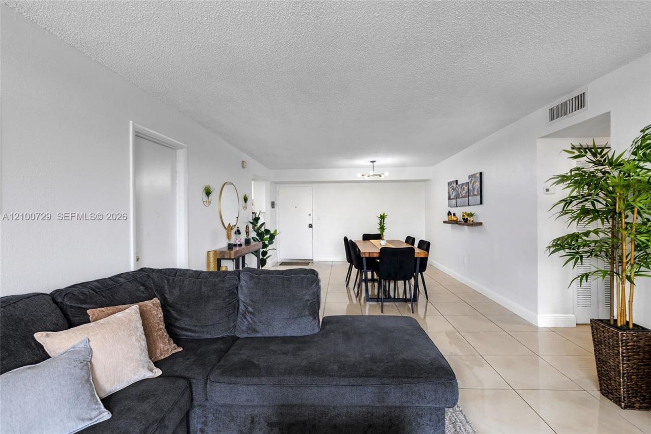 1251 NE 108th St , Unit 501, Miami, FL 33161 Photo
