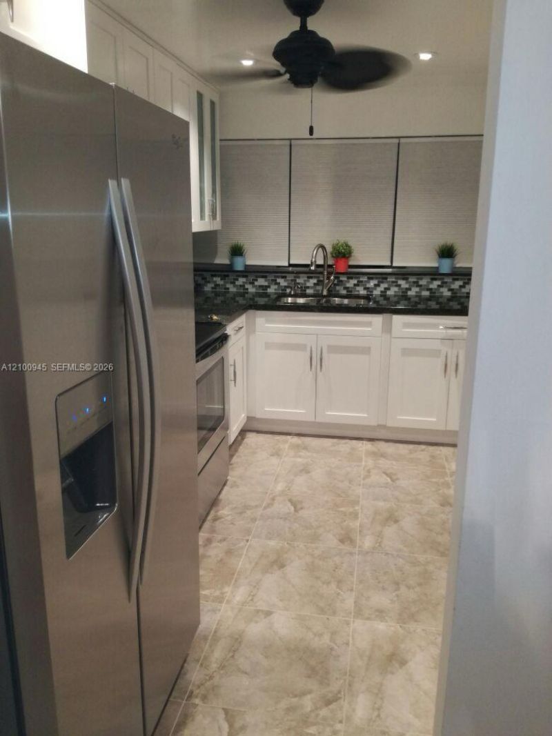 922 NE 199th St , Unit 4H, Miami, FL 33179 Photo