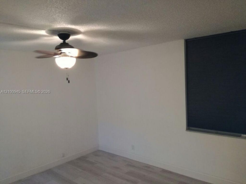 922 NE 199th St , Unit 4H, Miami, FL 33179 Photo