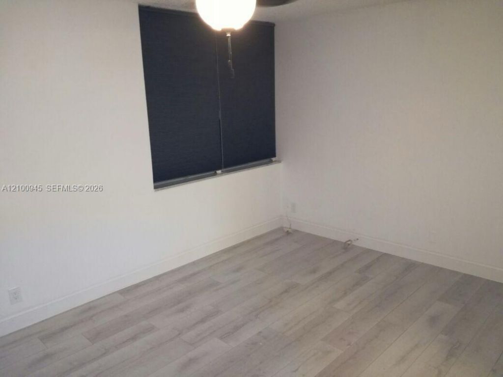 922 NE 199th St , Unit 4H, Miami, FL 33179 Photo