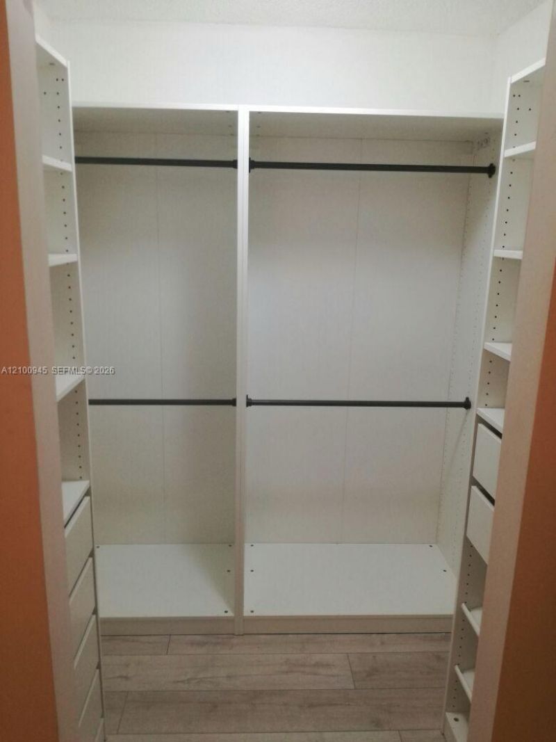 922 NE 199th St , Unit 4H, Miami, FL 33179 Photo