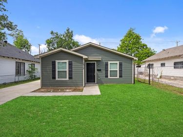 1317 Denver. Avenue, Fort Worth, TX 76164