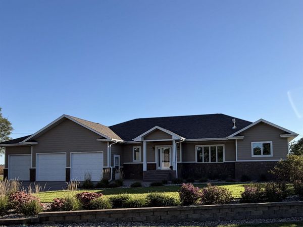 1103 S Dewald St, Freeman, SD 57029