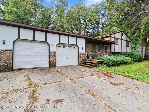 7635 Edmund Street, Whitmore Lake, MI 48189