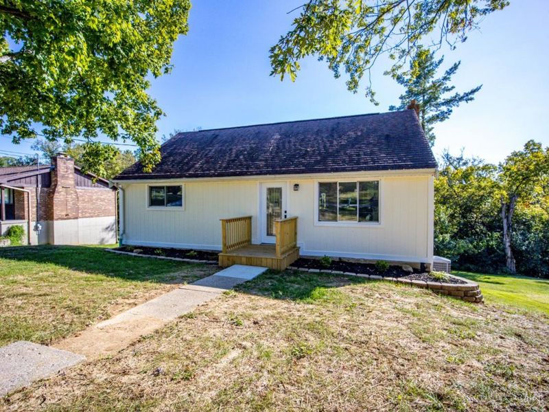 6435 Louese Lane, Cincinnati, OH 45248 Photo 2