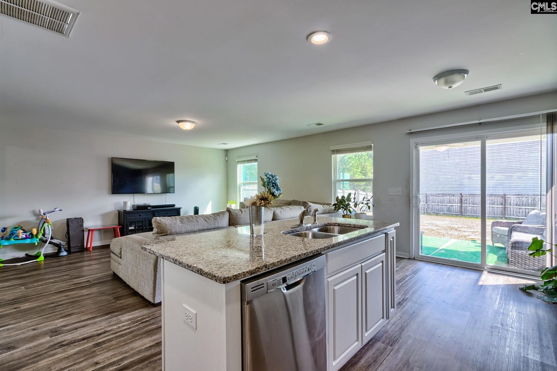 395 Keeble Drive  Photo 4