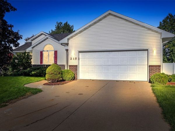 215 Brougham Road, Robins, IA 52328