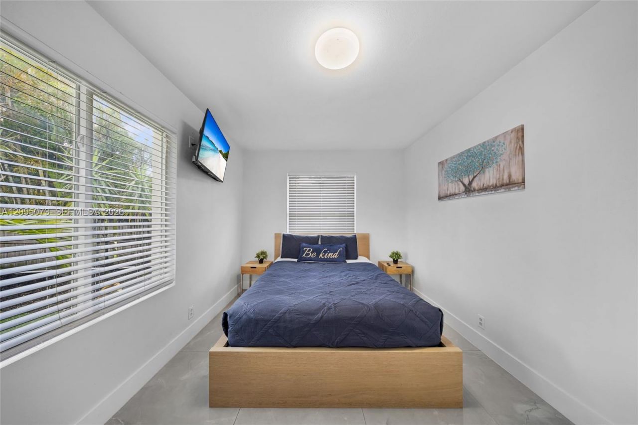 1137 SW 8th Ter , Fort Lauderdale, FL 33315 Photo