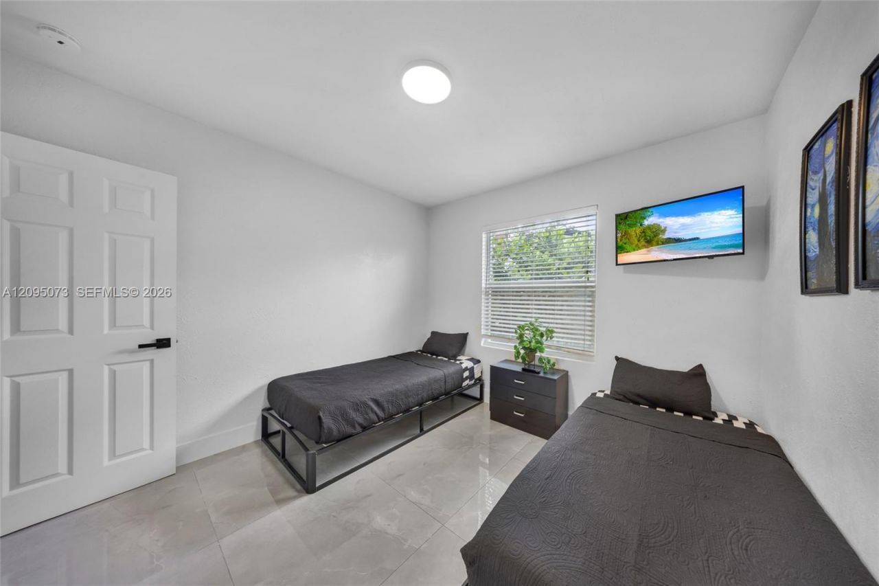 1137 SW 8th Ter , Fort Lauderdale, FL 33315 Photo