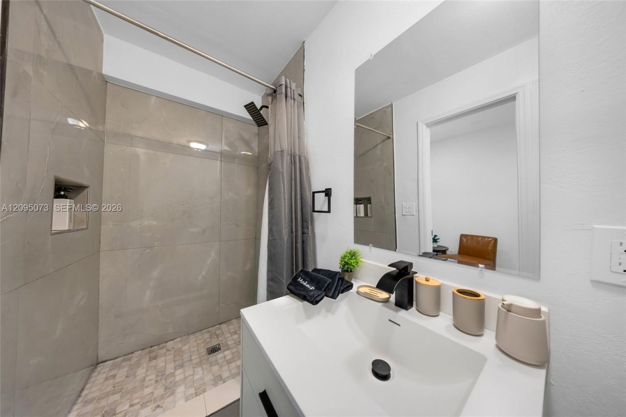1137 SW 8th Ter , Fort Lauderdale, FL 33315 Photo