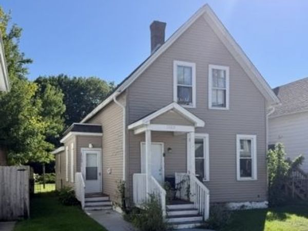 1553 W 17th Street , Davenport, IA 52804