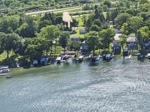 W342N4868 Oak Ln, Oconomowoc, WI 53058