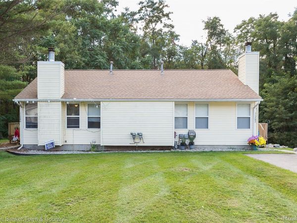 11282 Lake Forest Drive, Hamburg Township, Mi 48169