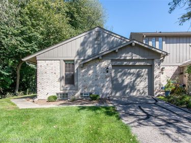 1821 Van Hill Court, Rochester Hills, Mi 48309