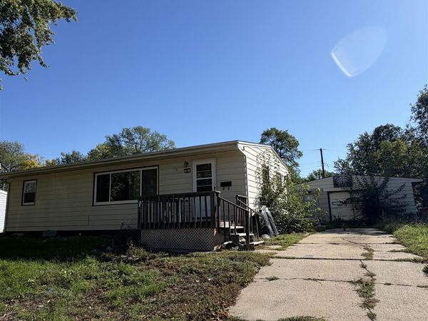 864 S day Ave, Sioux Falls, SD 57103