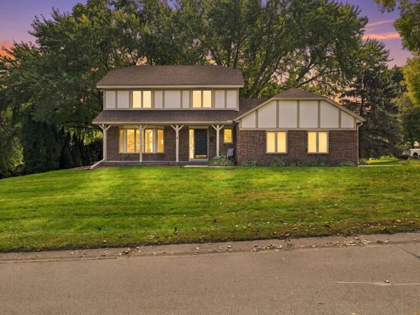 18731 Maple Leaf Drive, Eden Prairie, MN 55346