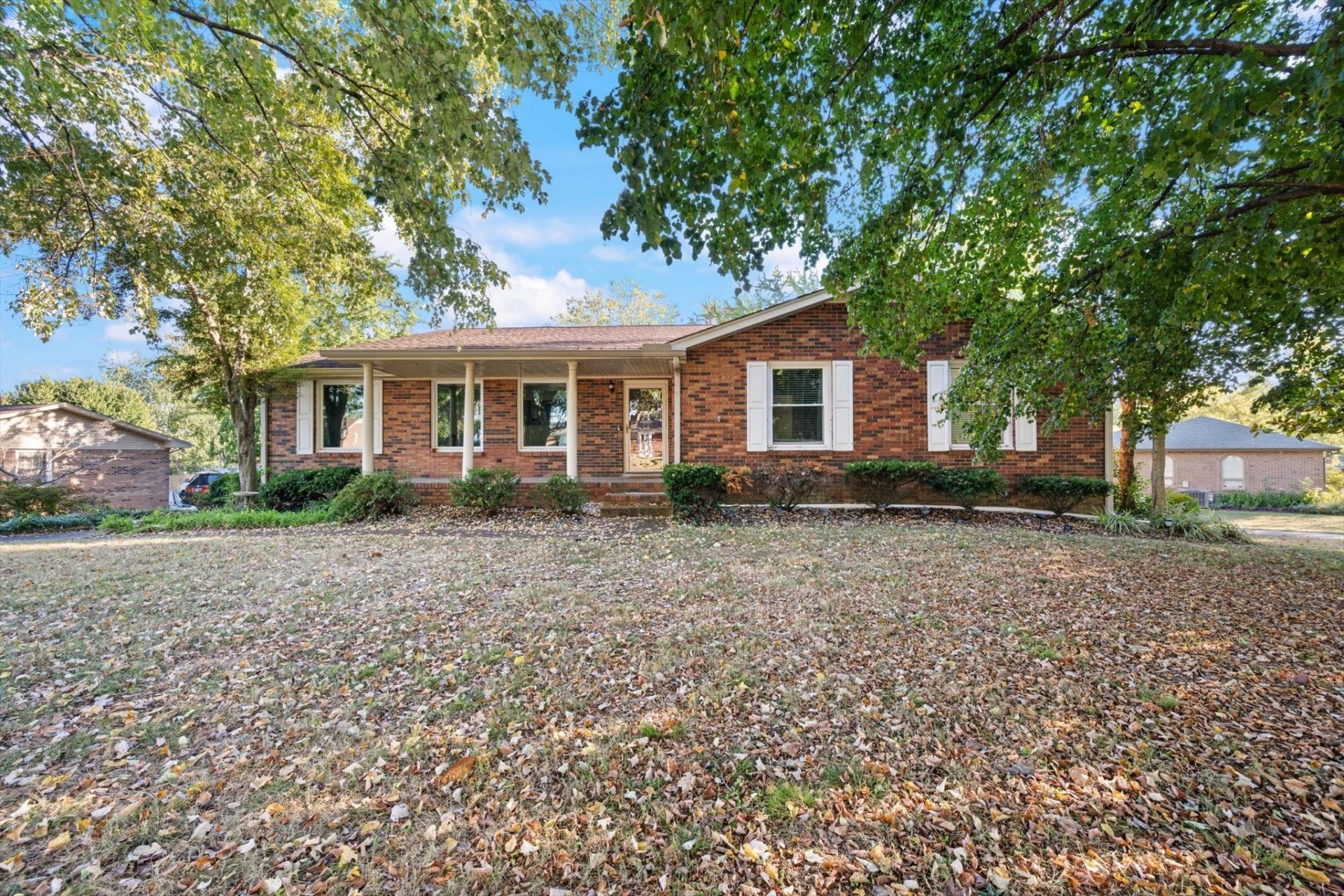110 Sam Davis Dr , Springfield, TN 37172 Main Photo