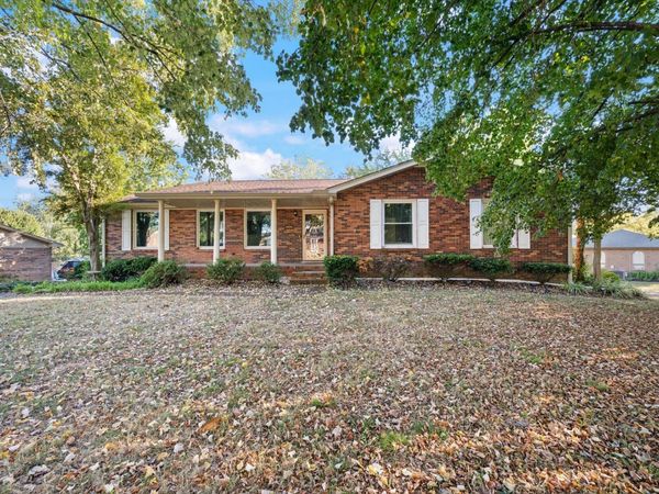 110 Sam Davis Dr , Springfield, TN 37172