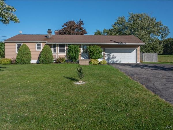 6463 Ward Rd , Sanborn, NY 14132