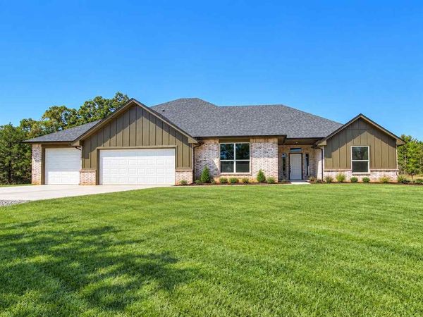 104699 S Secretariat Trail, McLoud, OK 74851
