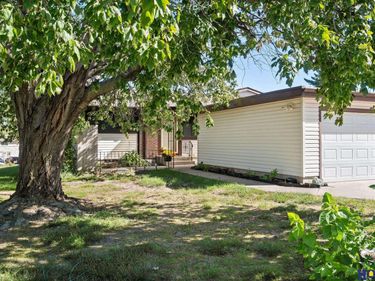 2131 Sandstone Road, Lincoln, NE 68512