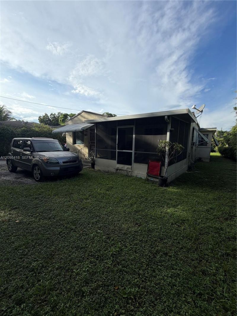 925 NW 52nd St , Miami, FL 33127 Photo