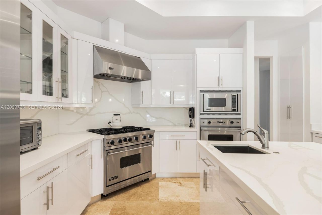 6021 SW 81 Street, South Miami, FL 33143 Photo
