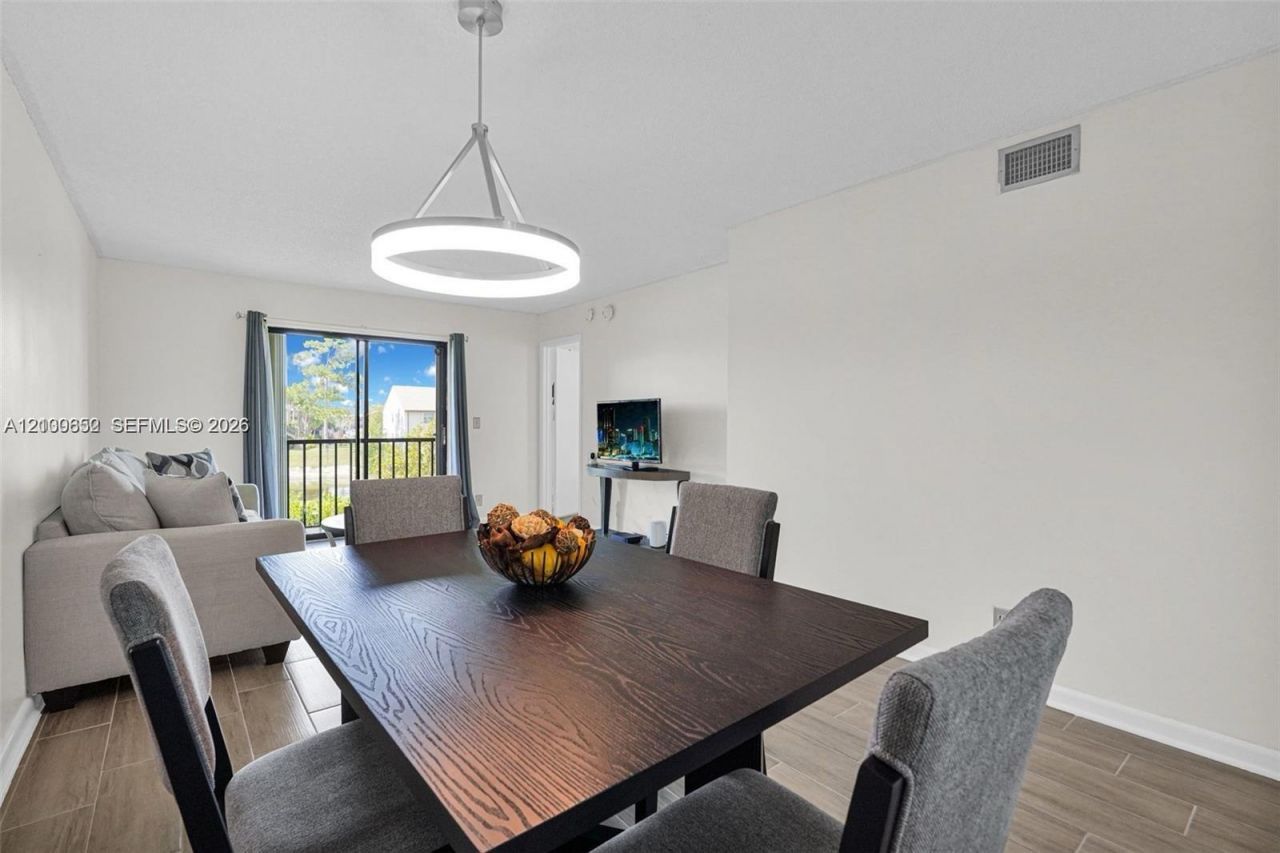 7142 Golf Colony Ct, Unit 206, Lake Worth, FL 33467 Photo
