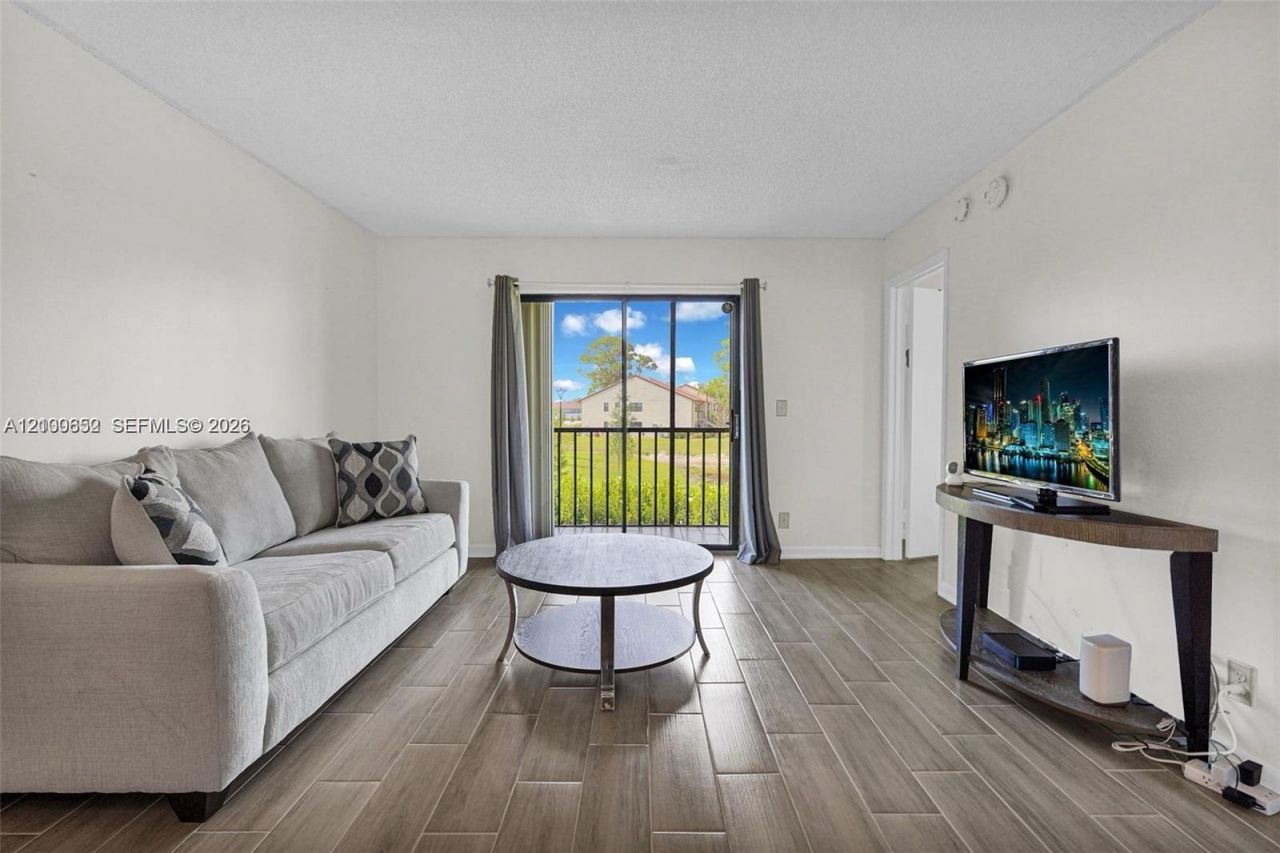 7142 Golf Colony Ct, Unit 206, Lake Worth, FL 33467 Photo