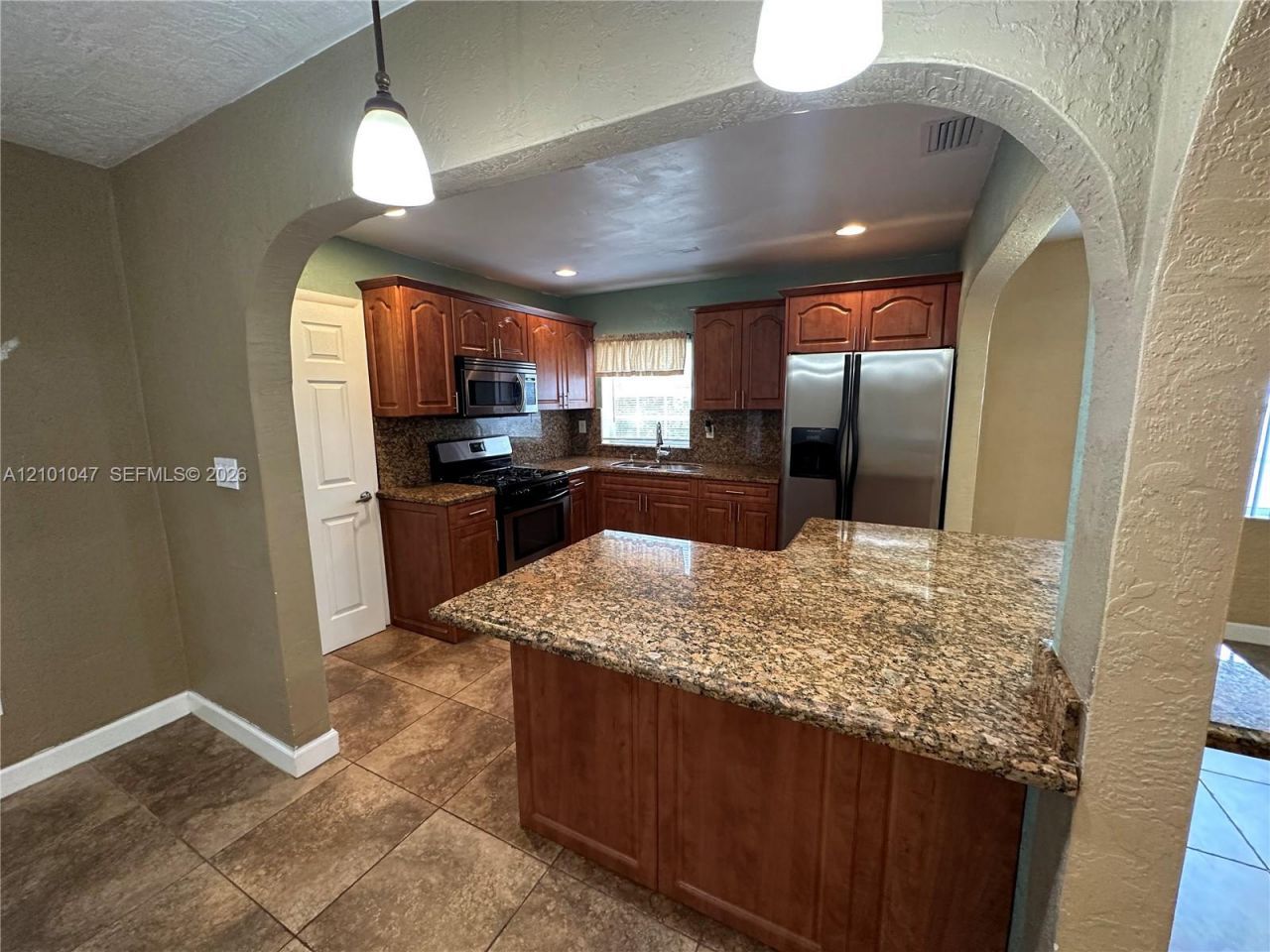 112 NE 206th Ter, Miami Gardens, FL 33179 Photo
