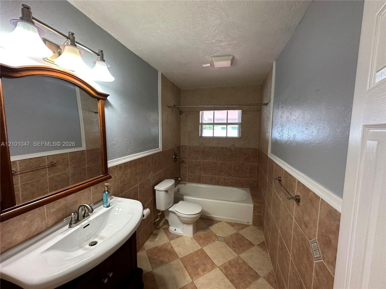 112 NE 206th Ter, Miami Gardens, FL 33179 Photo