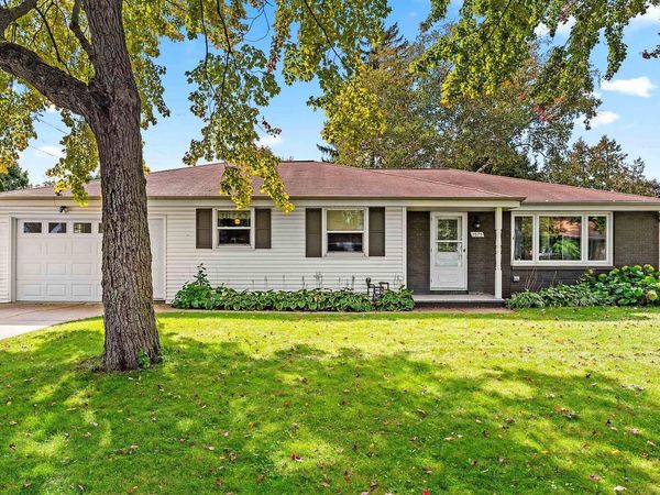 1575 FOREST GLEN DRIVE, Green Bay, WI 54304