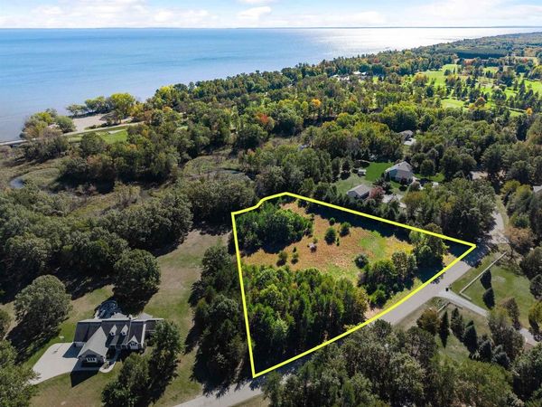 EDWARDS AVENUE, Marinette, WI 54143