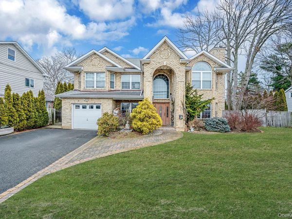 120 Waldo Street, Copiague, NY 11726