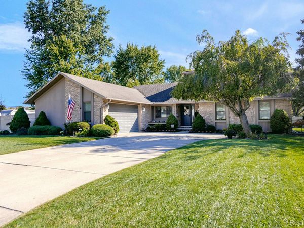 31780 Schoolcraft, Fraser, Mi 48026