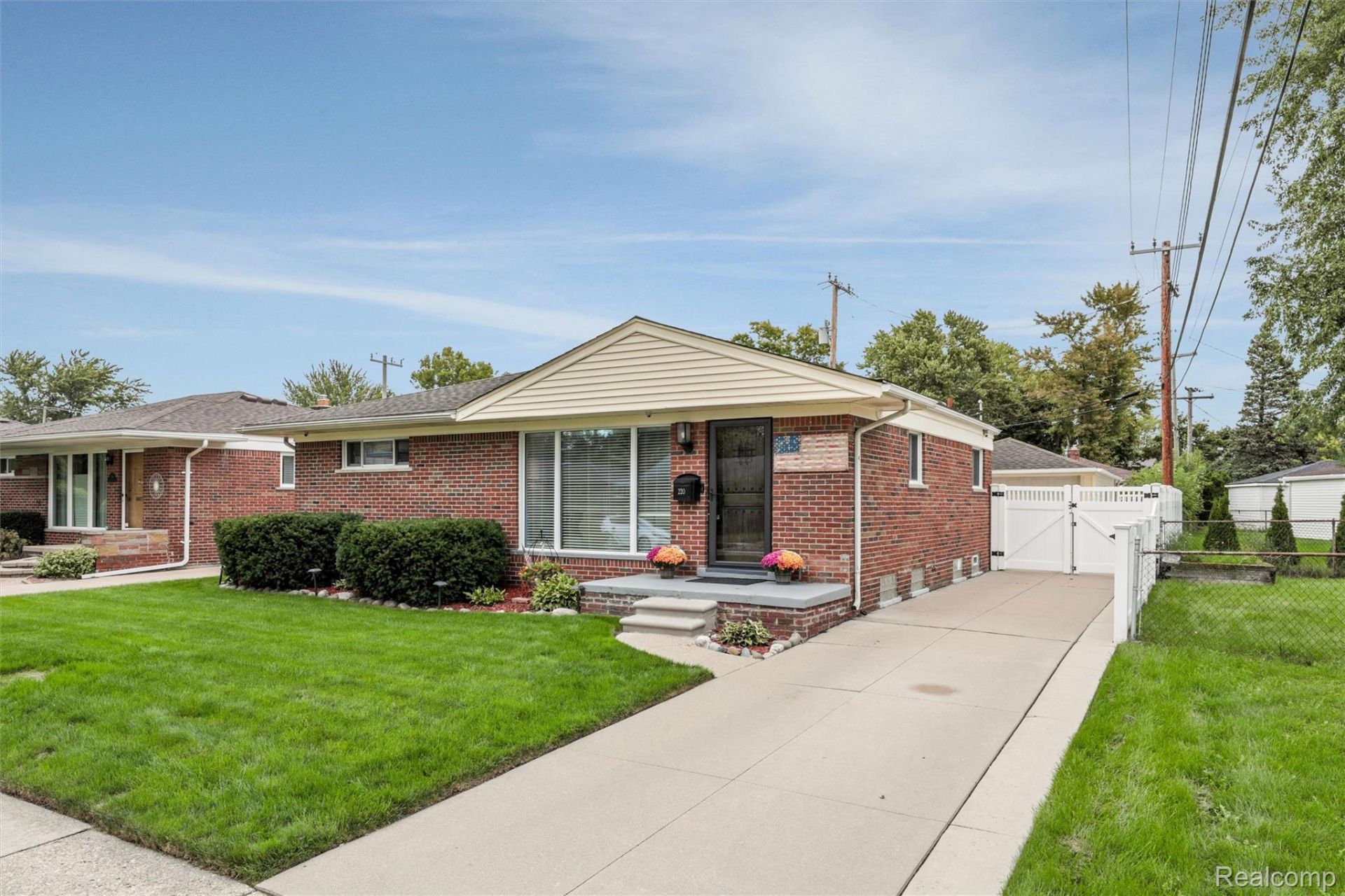220 N Chocolay Avenue, Clawson, Mi 48017 Main Photo