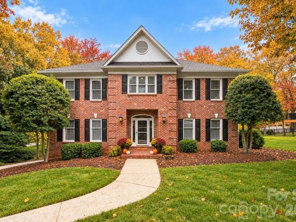 354 41st Avenue Place NW, Hickory, NC 28601