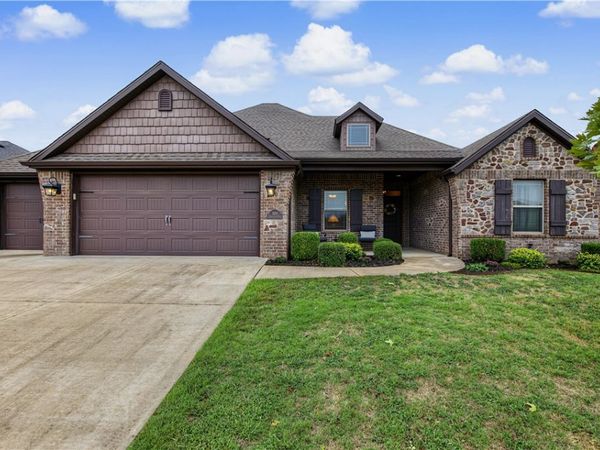 1120 E Huntleigh Drive, Bentonville, AR 72713