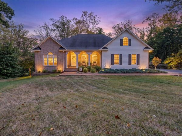 203 Windcrest DR , Vinton, VA 24179
