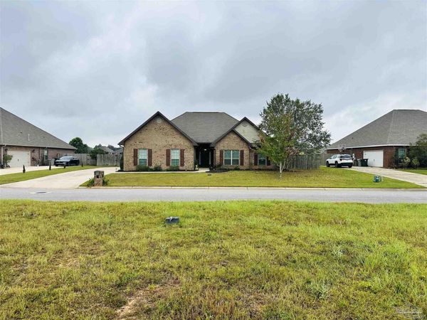 937 Aberdeen Dr, Cantonment, FL 32533