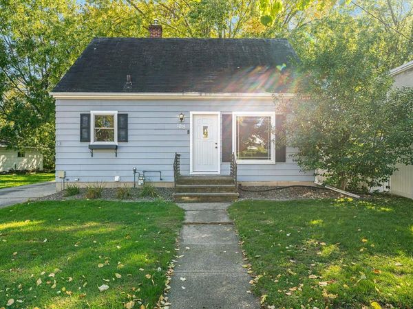 1015 W HAWES STREET, Appleton, WI 54914