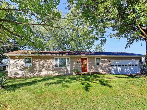 712 S STATE Road, Mendon, IL 62351
