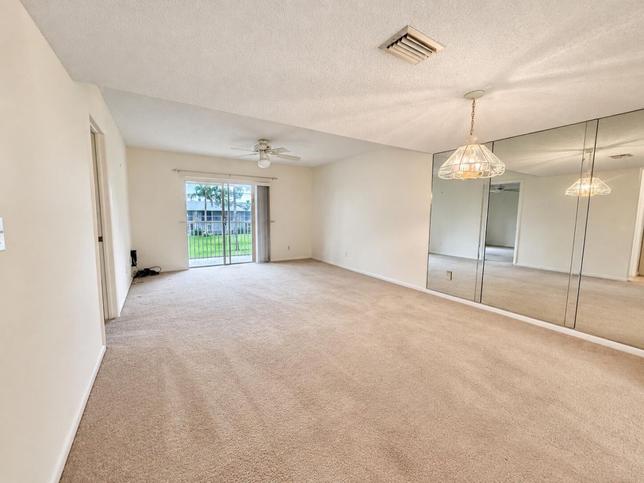 18081 SE Country Club Drive, Unit 21-207, Jupiter, FL 33469 Photo