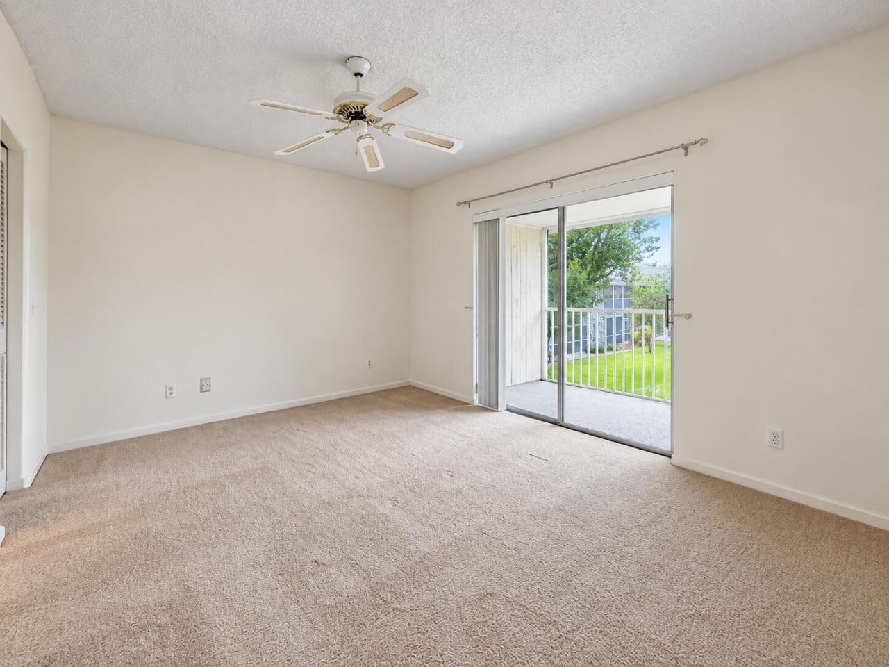 18081 SE Country Club Drive, Unit 21-207, Jupiter, FL 33469 Photo